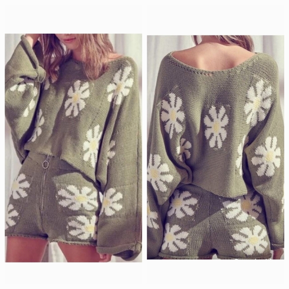 Storia Sweaters - Storia, Forest/Olive Green, Retro Fall Oversize Bell Flare Daisy Sleeves Sweater